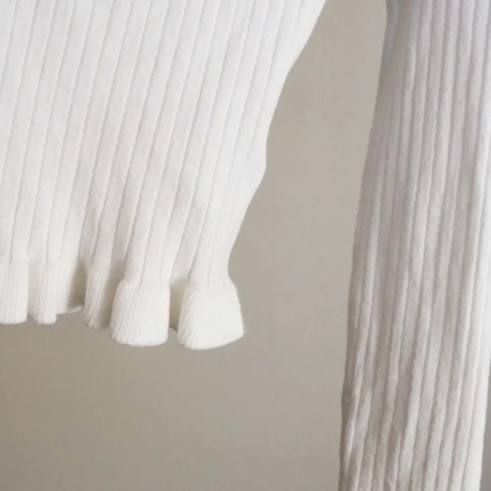 HM Women's white ribbed V-neck ruffle cardigan Small